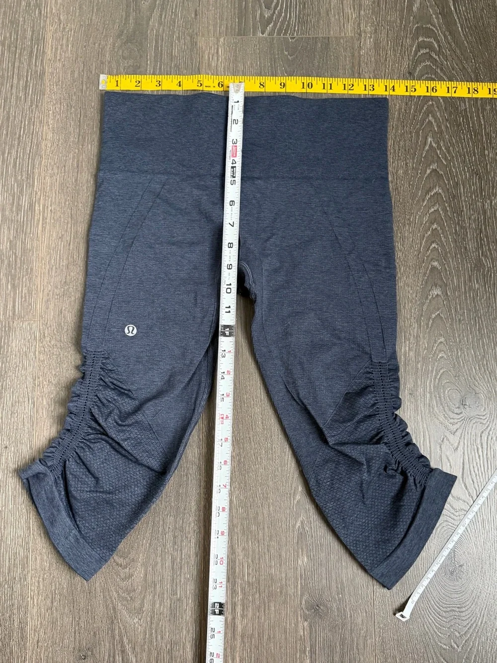 lululemon Ruched Capri Leggings Gray Women’s Yoga Workout Athletic Size M/L - Picture 4 of 4